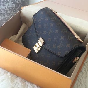 NEW Monogram Pochette Metis